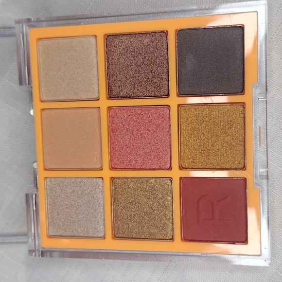 Revolution Neon Heat Eyeshadow Palette - Picture 1 of 4